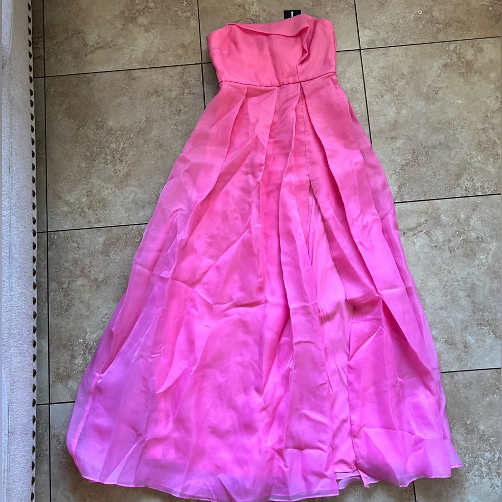 Beautiful dress perfect condition is new even with tag!!